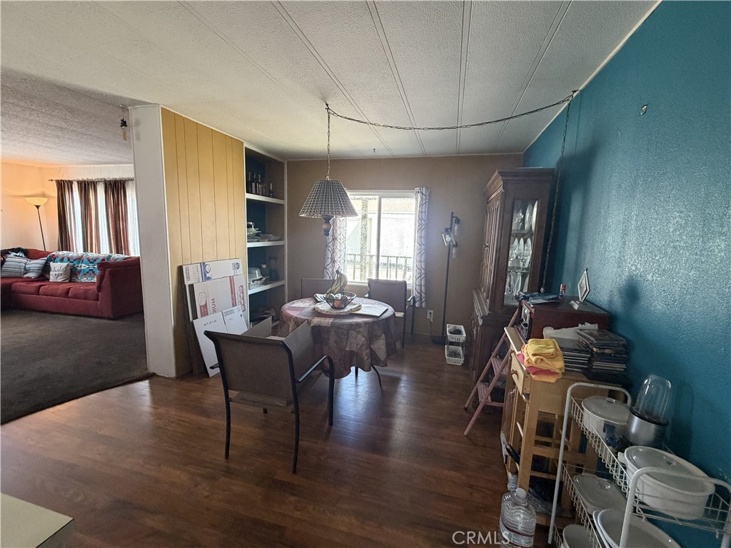 3700 Olds Road, Unit 38 Oxnard, CA 93033 - Photo 8 of 26 Dining area.