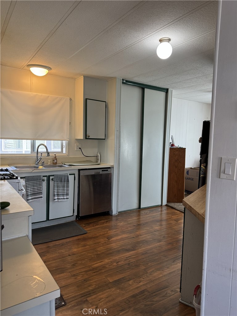 3700 Olds Road, Unit 38 Oxnard, CA 93033 - Photo 9 of 27 Kitchen