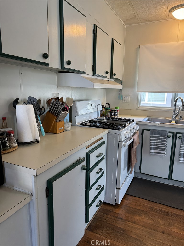 3700 Olds Road, Unit 38 Oxnard, CA 93033 - Photo 10 of 27 Kitchen area