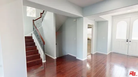 $1,575,000 | 5655 Como Circle, Woodland Hills, CA 91367