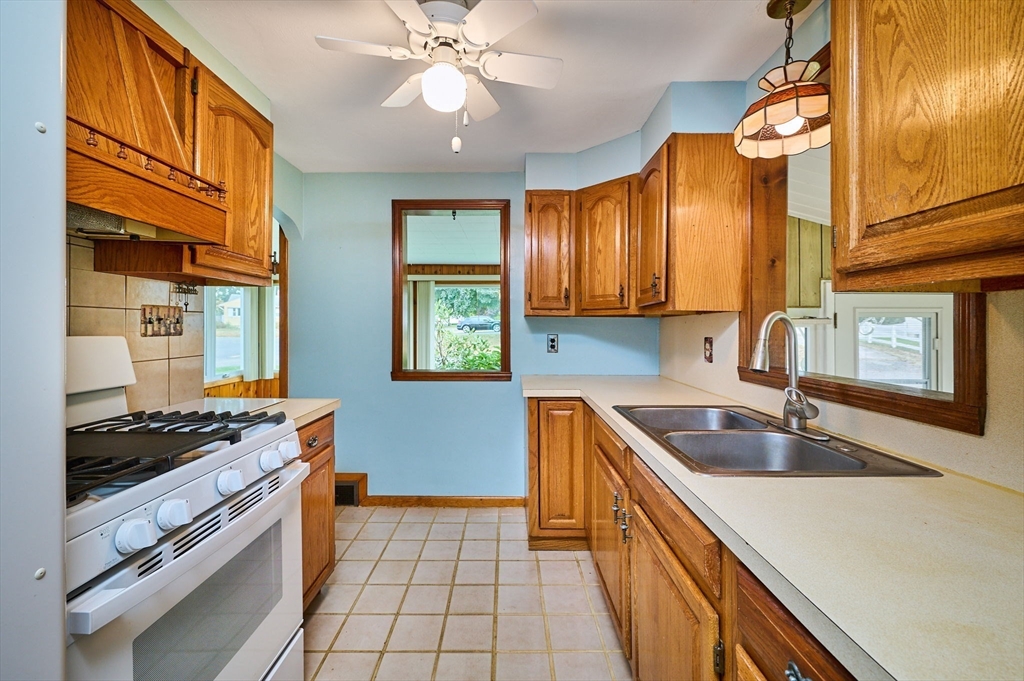 112 Beesley Avenue Chicopee, MA 01013 - Photo 11 of 33