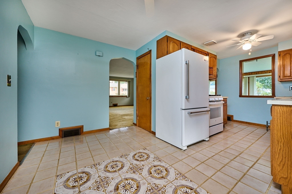 112 Beesley Avenue Chicopee, MA 01013 - Photo 13 of 33