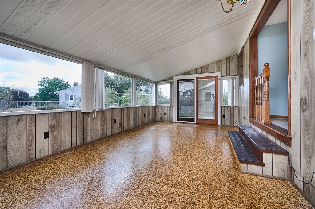 112 Beesley Avenue Chicopee, MA 01013 - Photo 15 of 33