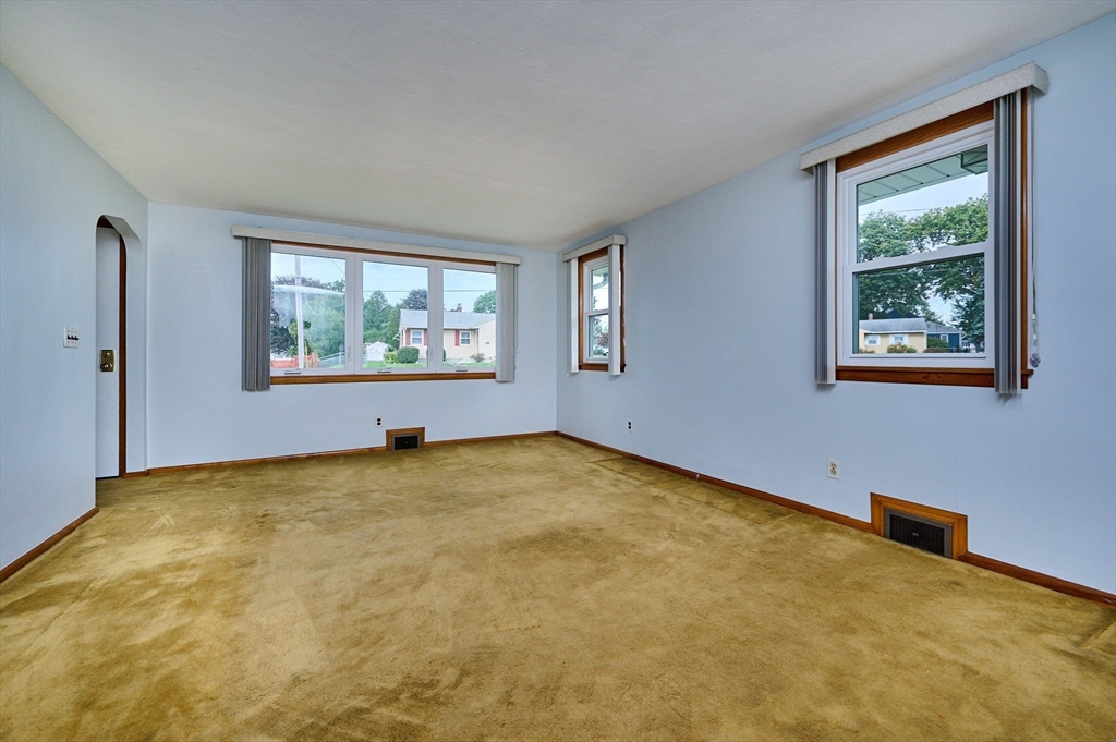 112 Beesley Avenue Chicopee, MA 01013 - Photo 18 of 33