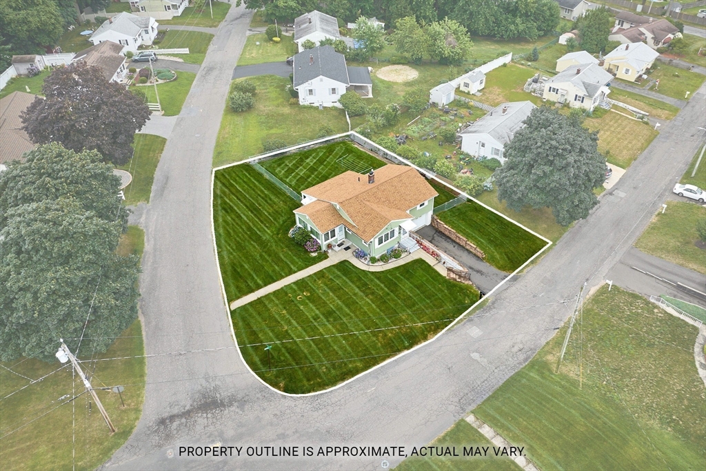 112 Beesley Avenue Chicopee, MA 01013 - Photo 5 of 33