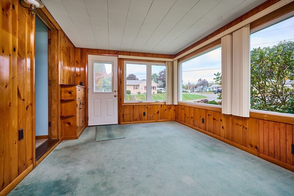 112 Beesley Avenue Chicopee, MA 01013 - Photo 9 of 33