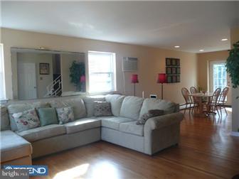 326 Harwicke Road Springfield, PA 19064 - Photo 5 of 12 Living Room