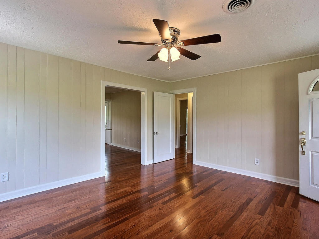 2310 Devault Bridge Road Piney Flats, TN 37686 - Photo 4 of 30 Freshly painted