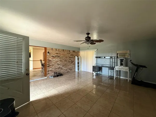 a view of a livingroom with furniture and a ceiling fan