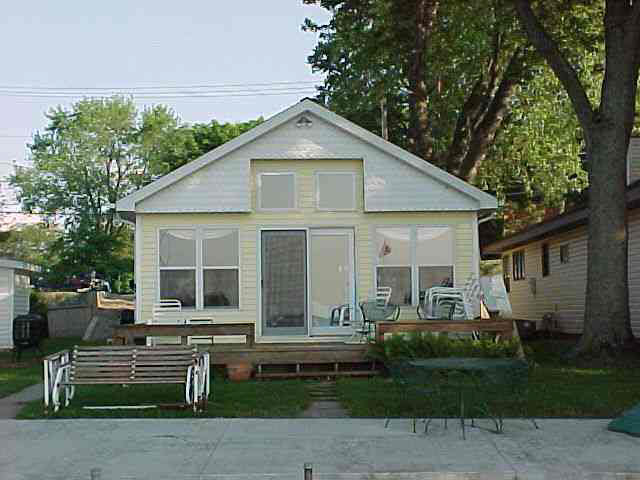 9064 East Hatchery Road Syracuse, IN 46567 - Photo 1 of 4 Gallery Image 1