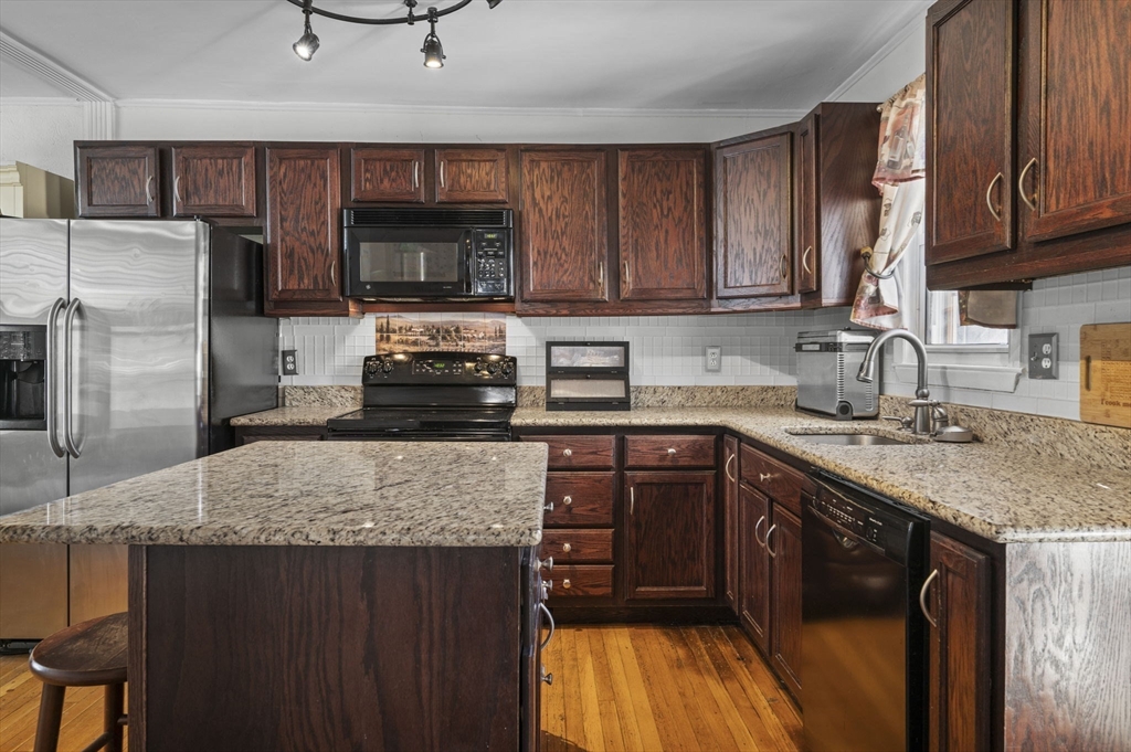 24 Raymond Road Salem, MA 01970 - Photo 12 of 34 Gallery Image 12