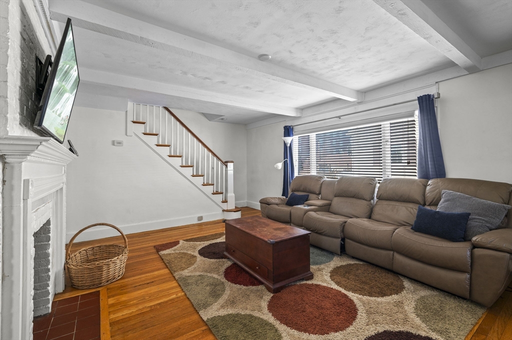 24 Raymond Road Salem, MA 01970 - Photo 3 of 34 Gallery Image 3