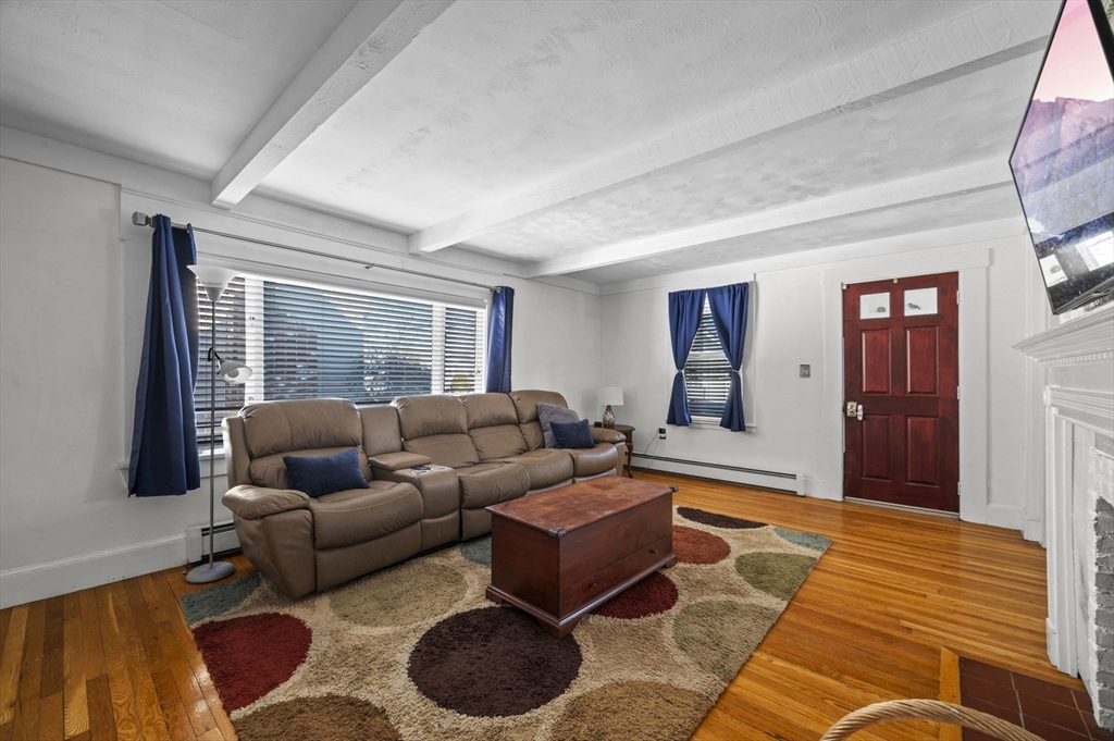 24 Raymond Road Salem, MA 01970 - Photo 4 of 34 Gallery Image 4