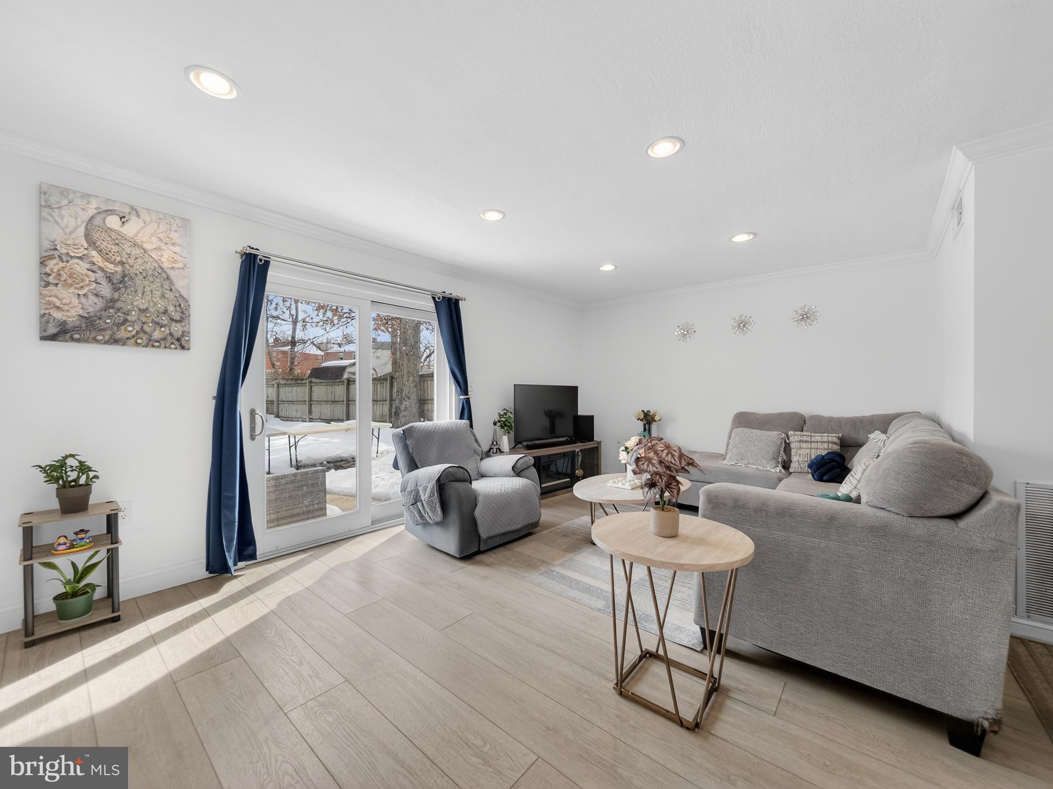 609 Cedarleaf Avenue Capitol Heights, MD 20743 - Photo 20 of 42 a living room with furniture and a window