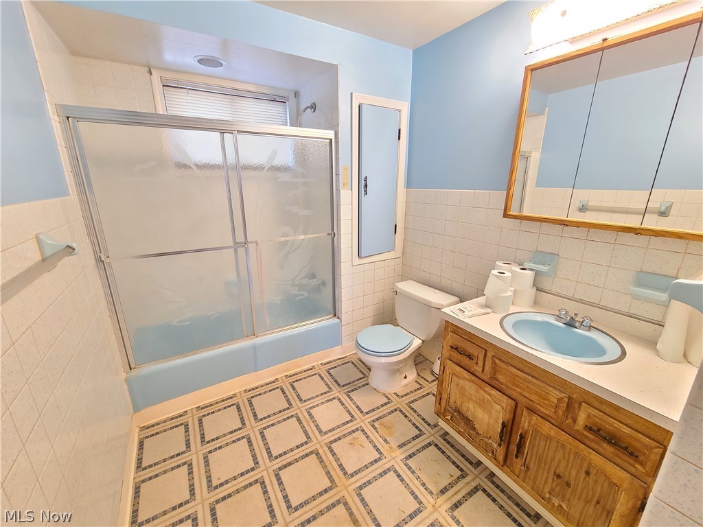 896 Stevenson Road Cleveland, OH 44110 - Photo 8 of 28