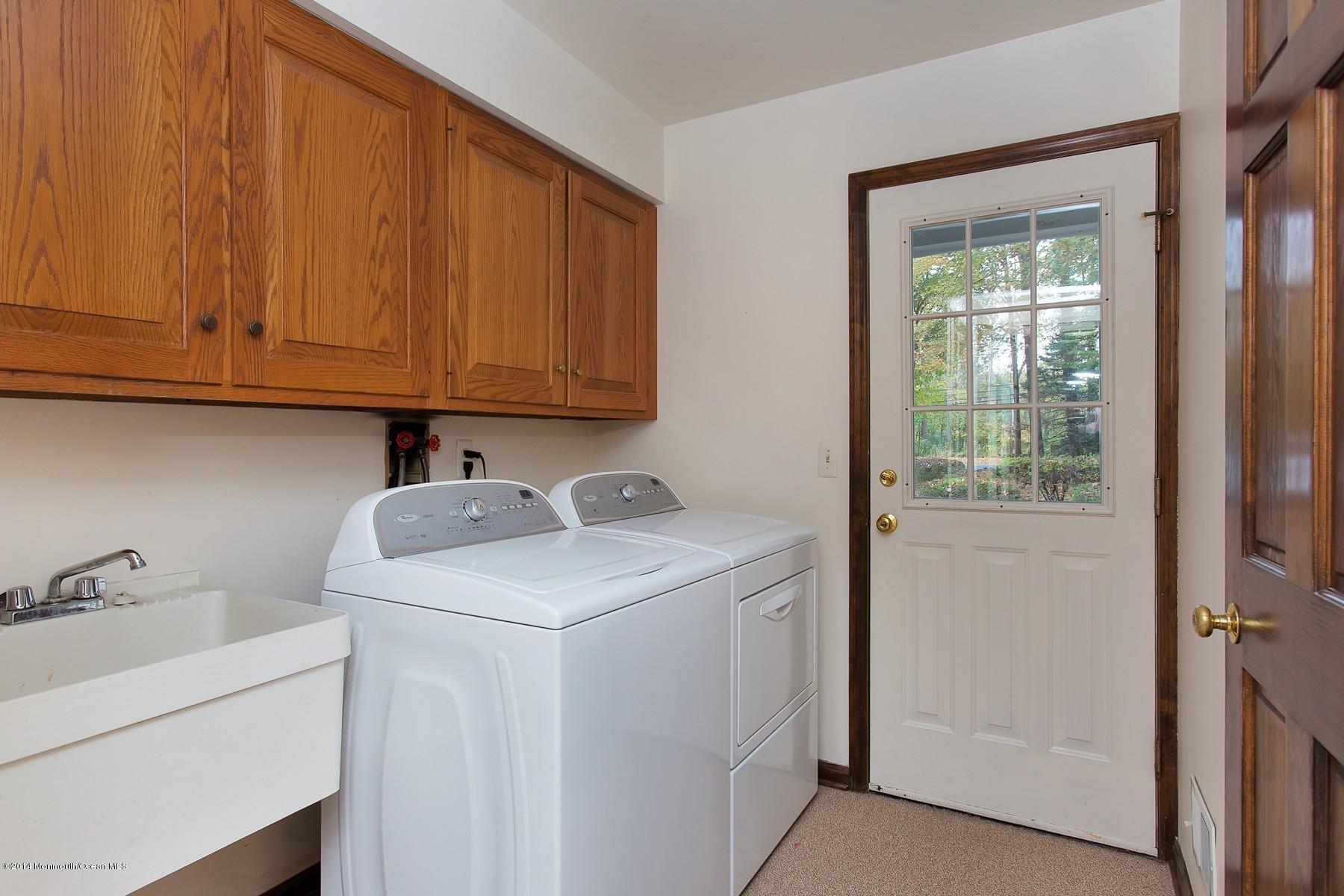 155 Ridge Road Rumson, NJ 07760 - Photo 18 of 33 Laundry/Mud Room