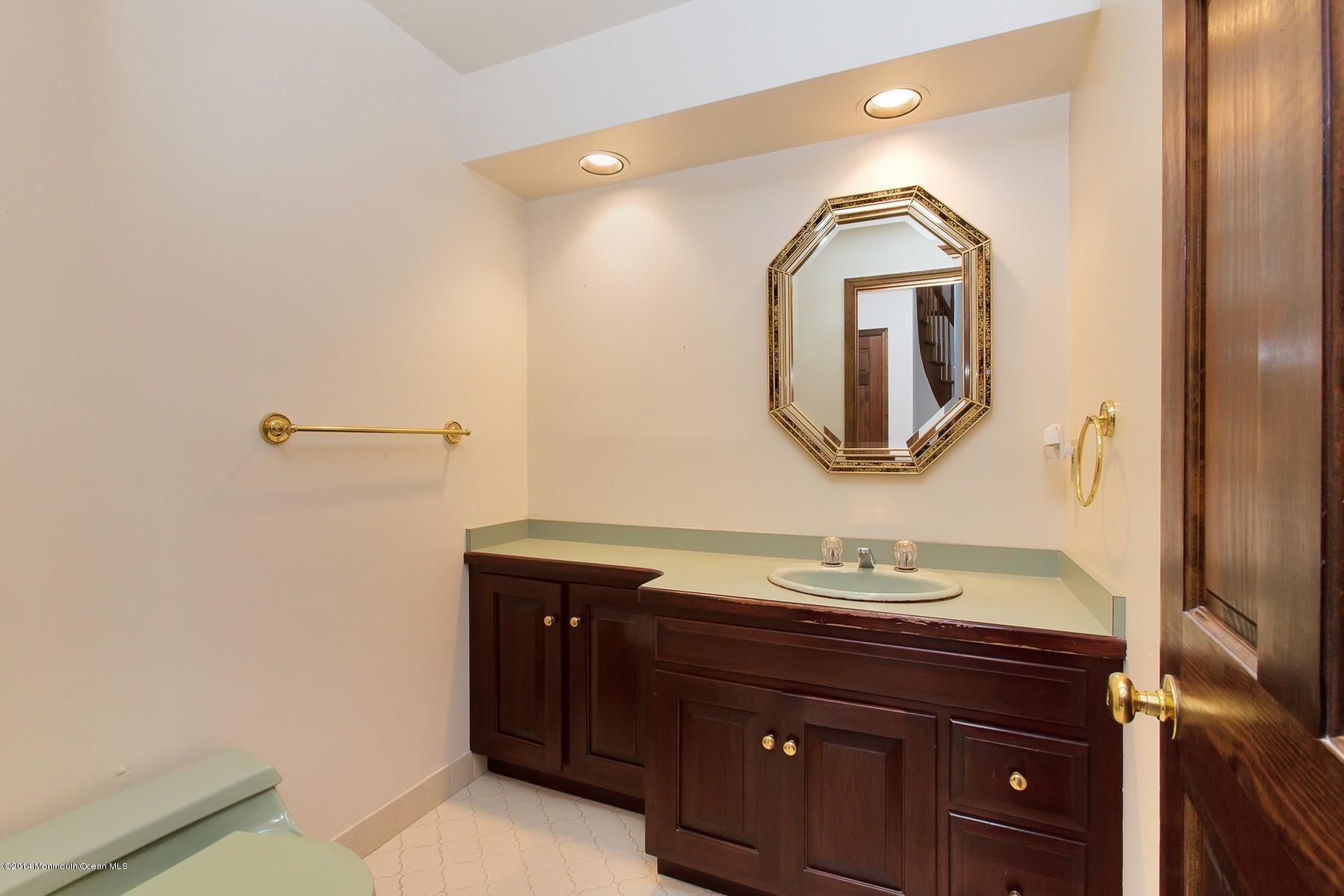 155 Ridge Road Rumson, NJ 07760 - Photo 19 of 33 Powder Room
