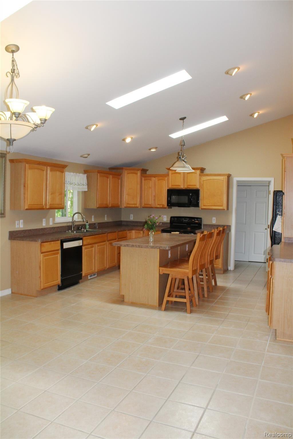 6282 Green Road Fenton, MI 48430 - Photo 25 of 55 IMG_4124.JPG