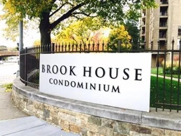 $2,500 | 44 Washington Street, Unit 606, Brookline, MA 02445