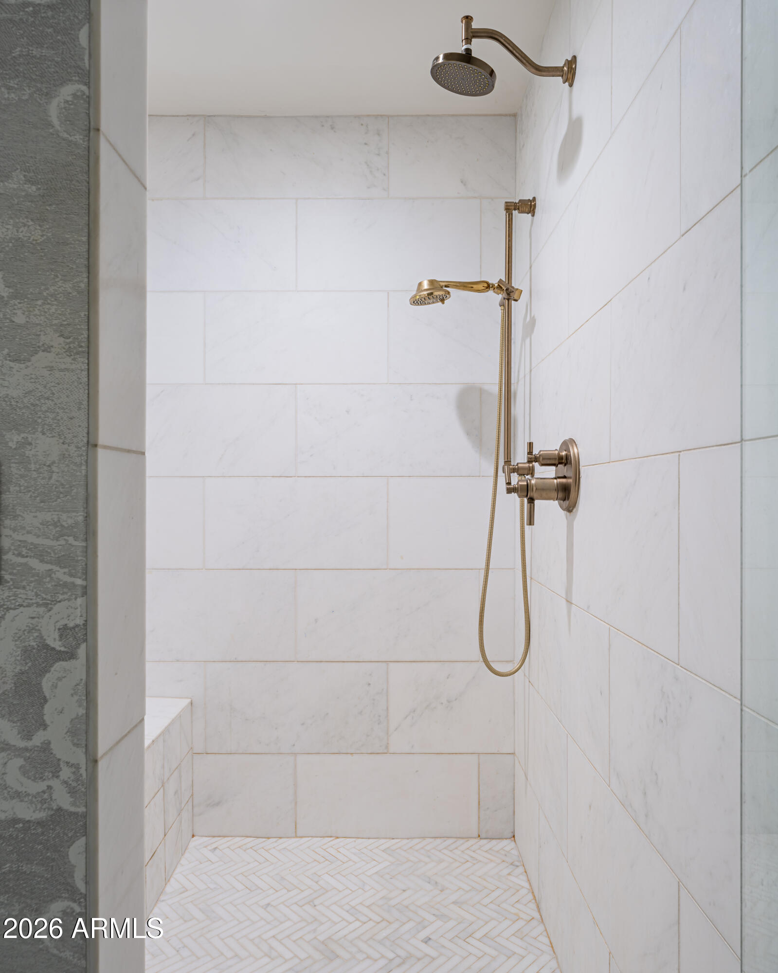 4620 North 40th Street Phoenix, AZ 85018 - Photo 13 of 26 a bathroom with a shower
