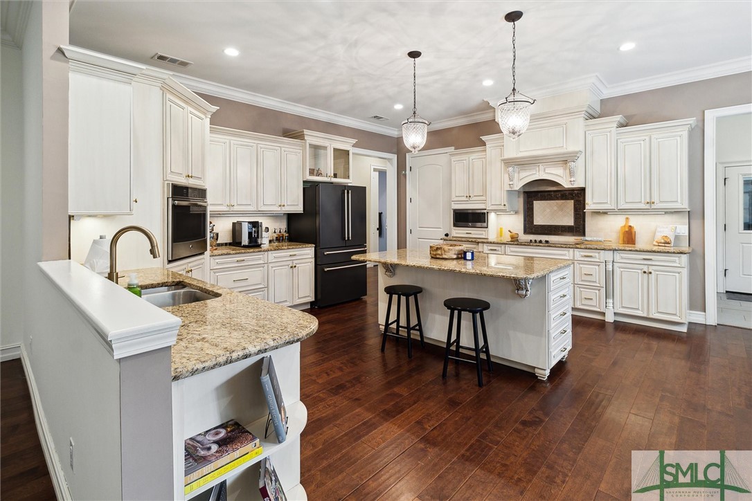 8 Little Riley Road Savannah, GA 31406 - Photo 13 of 39