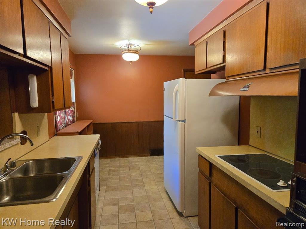 28401 Hawberry Road Farmington Hills, MI 48331 - Photo 9 of 34