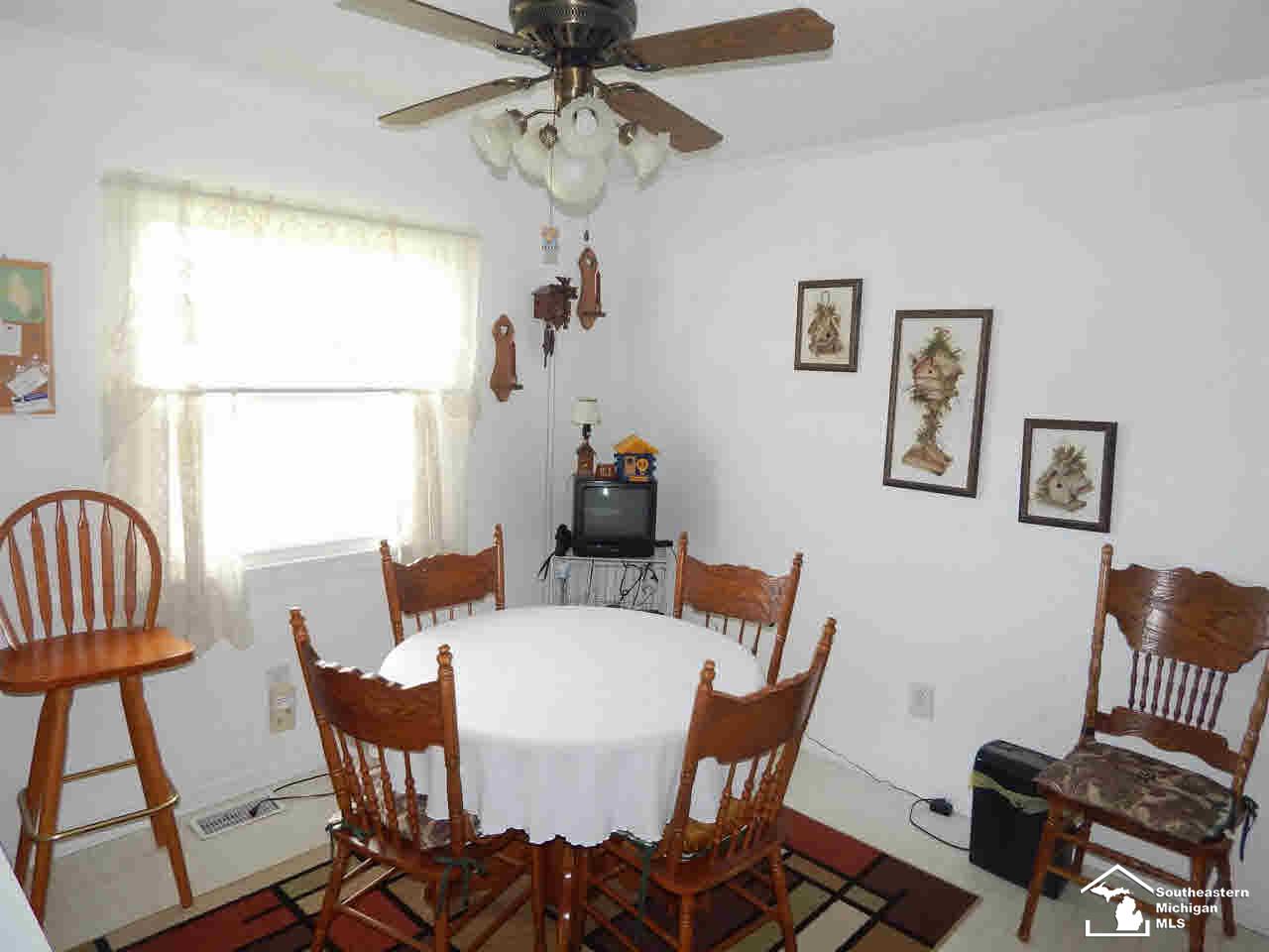 492 Smith Road Temperance, MI 48182 - Photo 5 of 13 Eat-in Kitchen