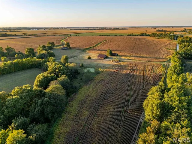 $6,162,722 | 0 Highway V Highway, Vandalia, MO 63382