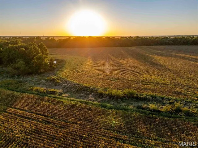 $6,162,722 | 0 Highway V Highway, Vandalia, MO 63382