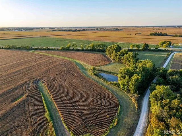 $6,162,722 | 0 Highway V Highway, Vandalia, MO 63382