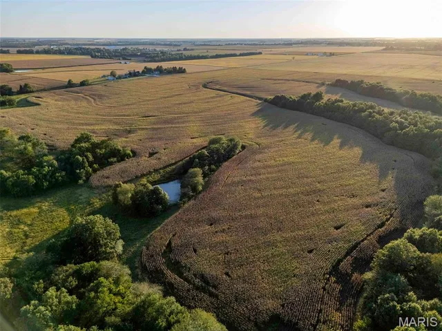 $6,162,722 | 0 Highway V Highway, Vandalia, MO 63382