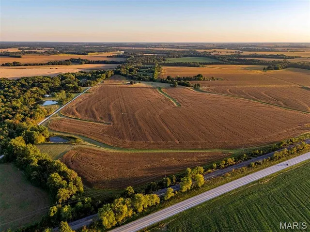 $6,162,722 | 0 Highway V Highway, Vandalia, MO 63382