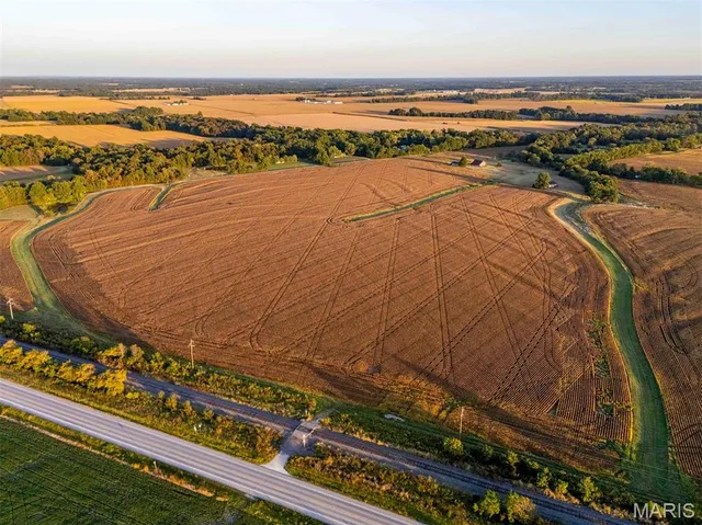 $6,162,722 | 0 Highway V Highway, Vandalia, MO 63382