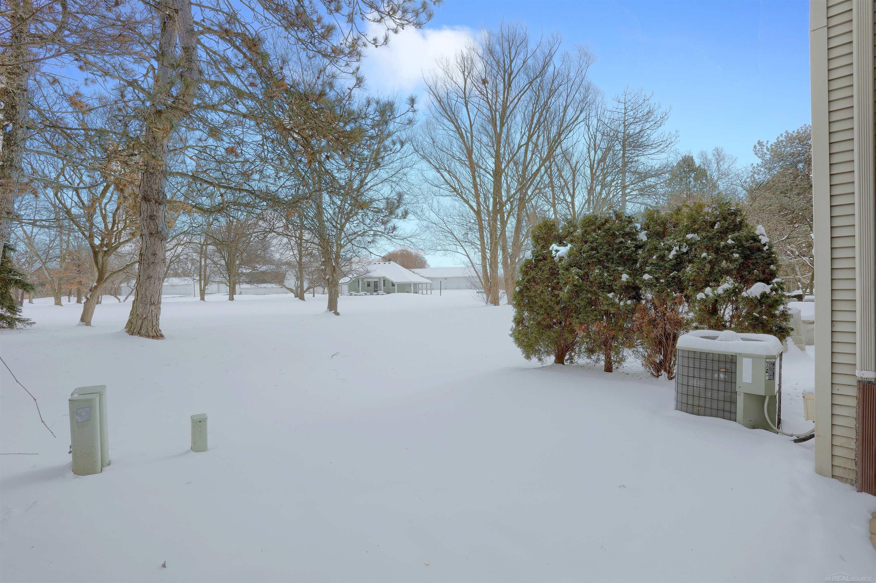 616 Ashley Circle East Rochester, MI 48307 - Photo 34 of 37 50166757-c94073e4-1291-4441-95d1-ab6f10b92f1a.JPG