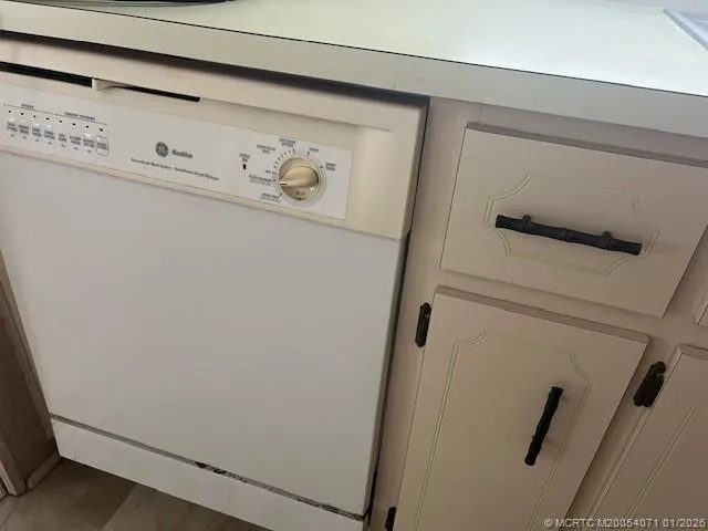 a close view of sink and tap