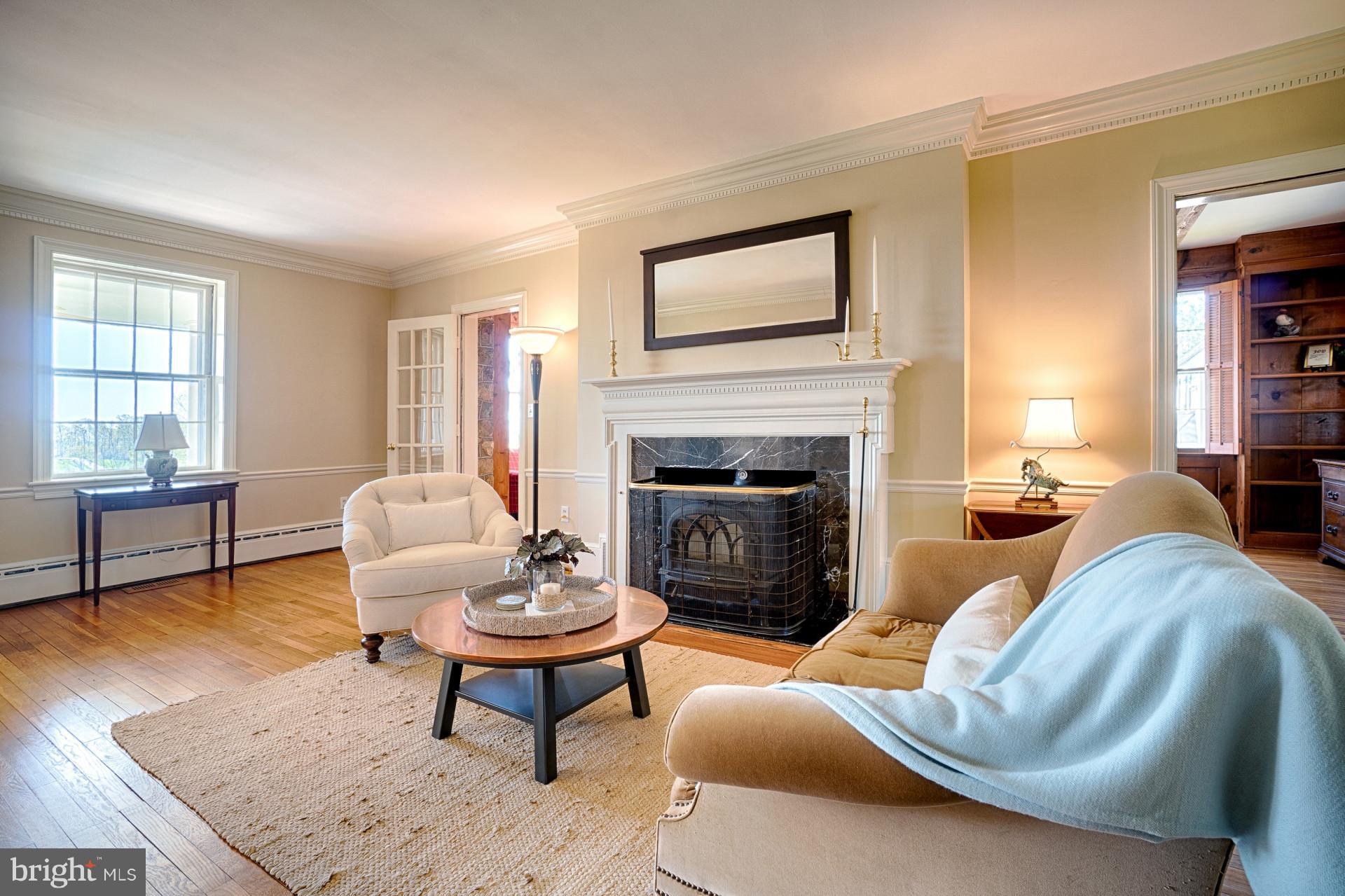 17654 Canby Road Leesburg, VA 20175 - Photo 3 of 29 Living Room
