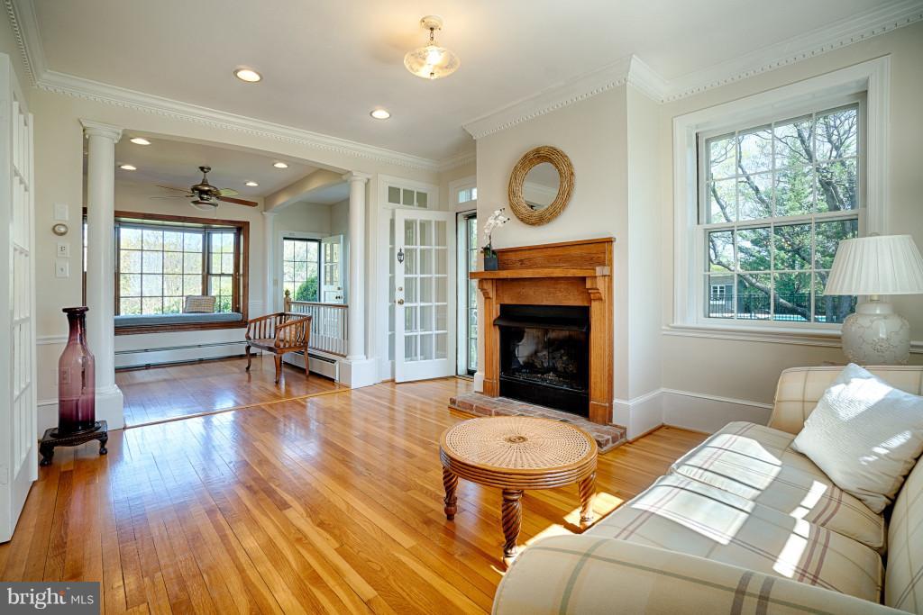17654 Canby Road Leesburg, VA 20175 - Photo 8 of 29 Family Room off the kitchen and pool