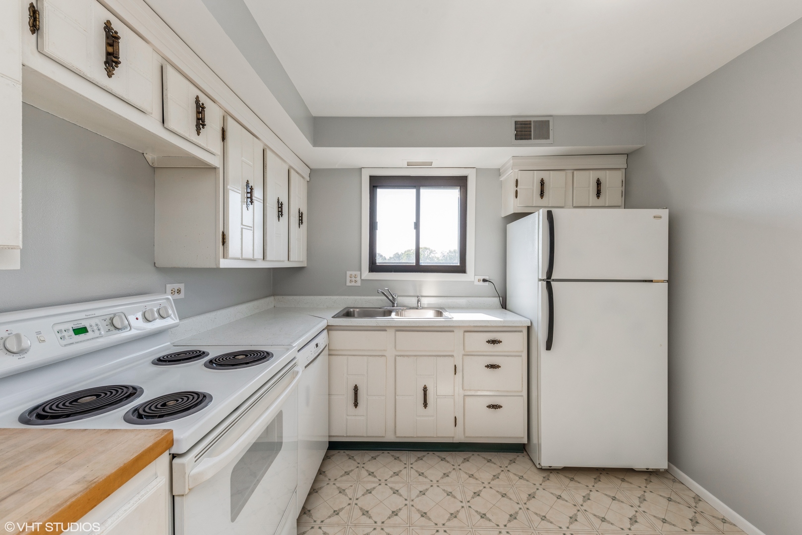 960 South River Road, Unit 502 Des Plaines, IL 60016 - Photo 5 of 11