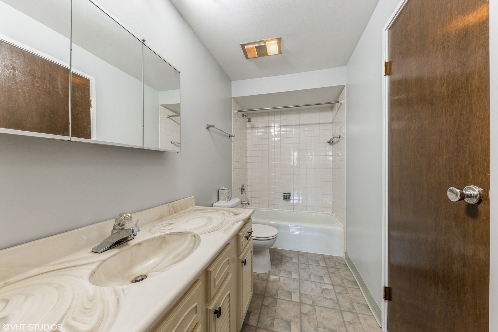 960 South River Road, Unit 502 Des Plaines, IL 60016 - Photo 10 of 11