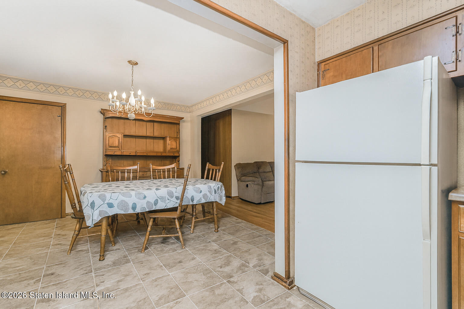 35 Shawnee Street Staten Island, NY 10310 - Photo 11 of 23 a dining room with furniture and window