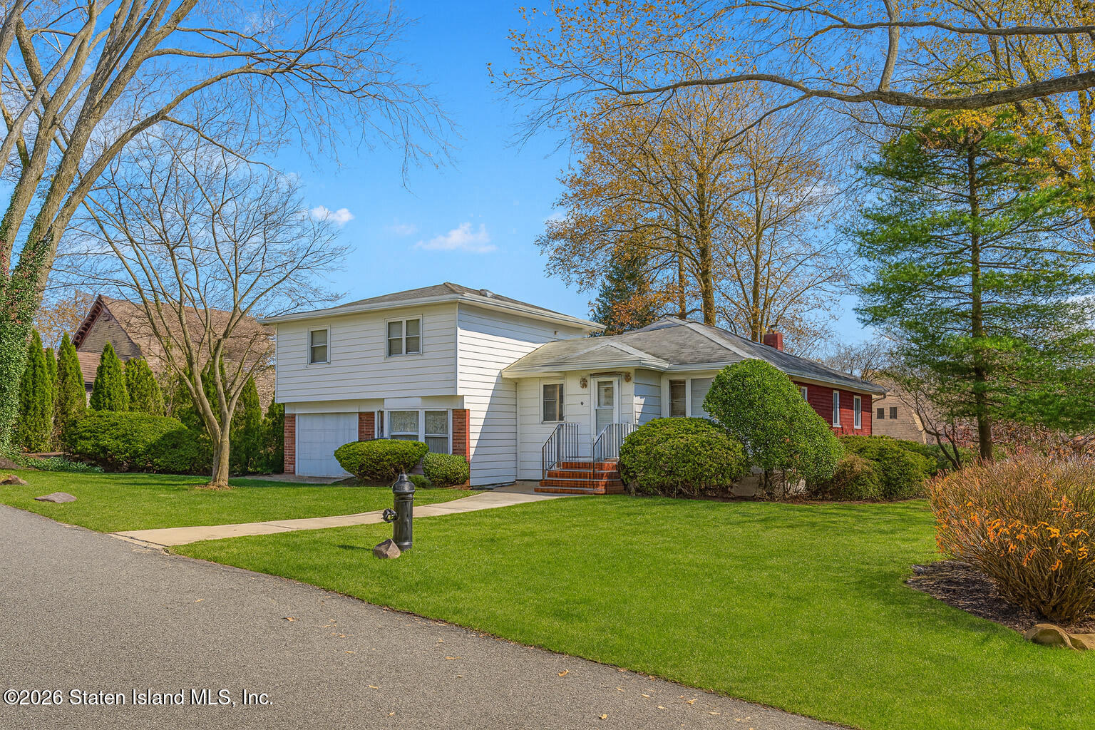 35 Shawnee Street Staten Island, NY 10310 - Photo 3 of 23 a front view of a house with garden