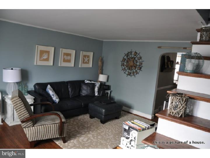 7619 Brentwood Road Philadelphia, PA 19151 - Photo 10 of 14 Living Room