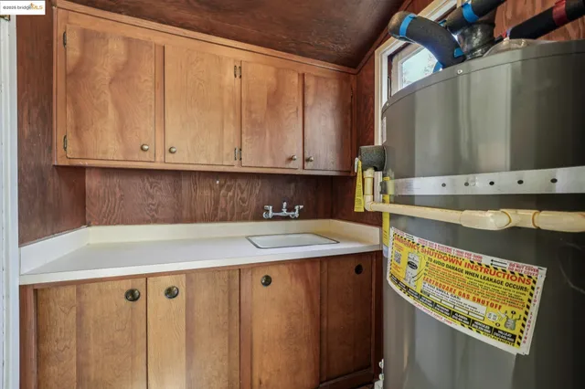a view of a garage room with washing machine