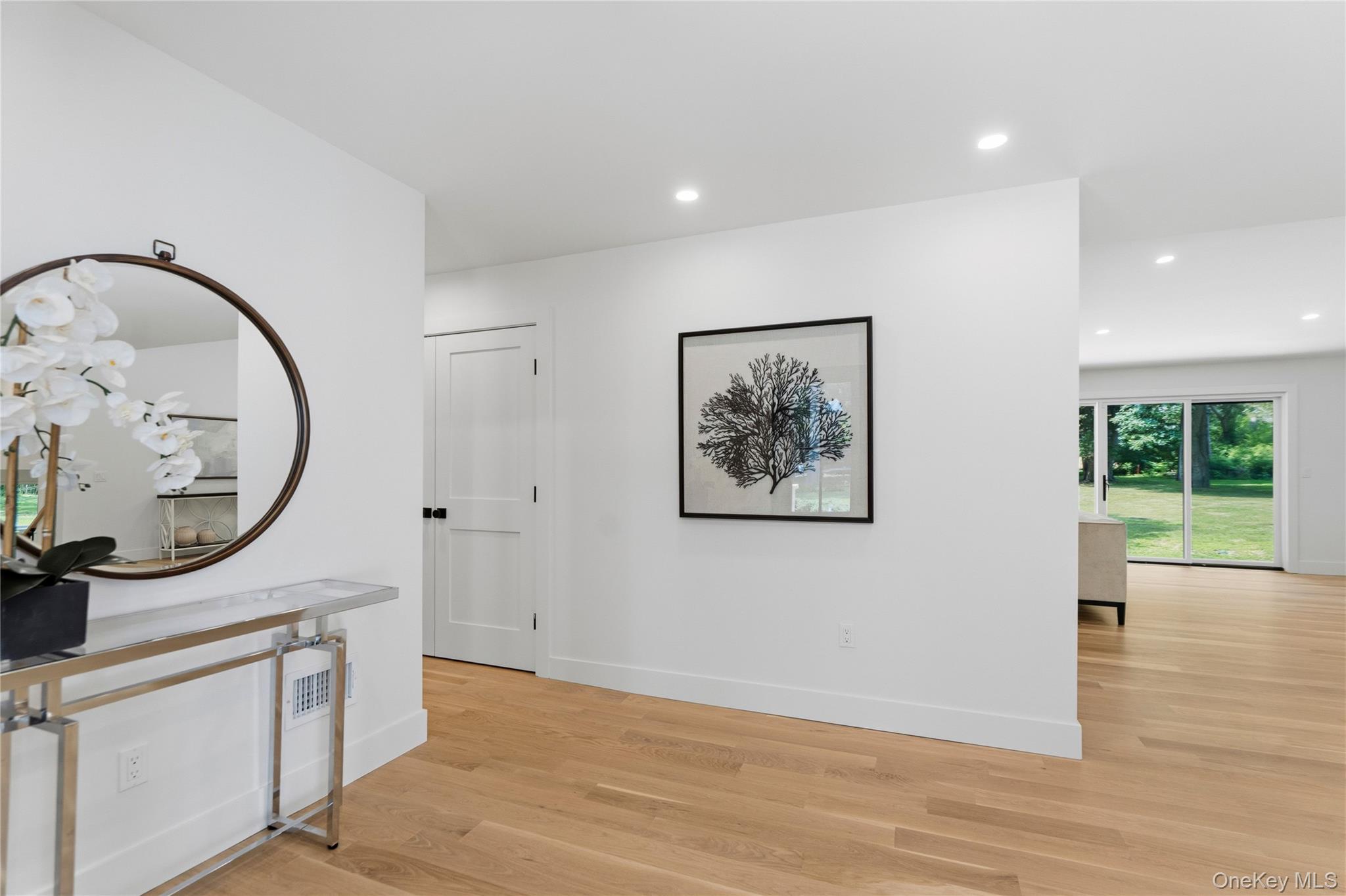 31 Saw Mill Road Cold Spring Harbor, NY 11724 - Photo 4 of 47 Gallery Image 4