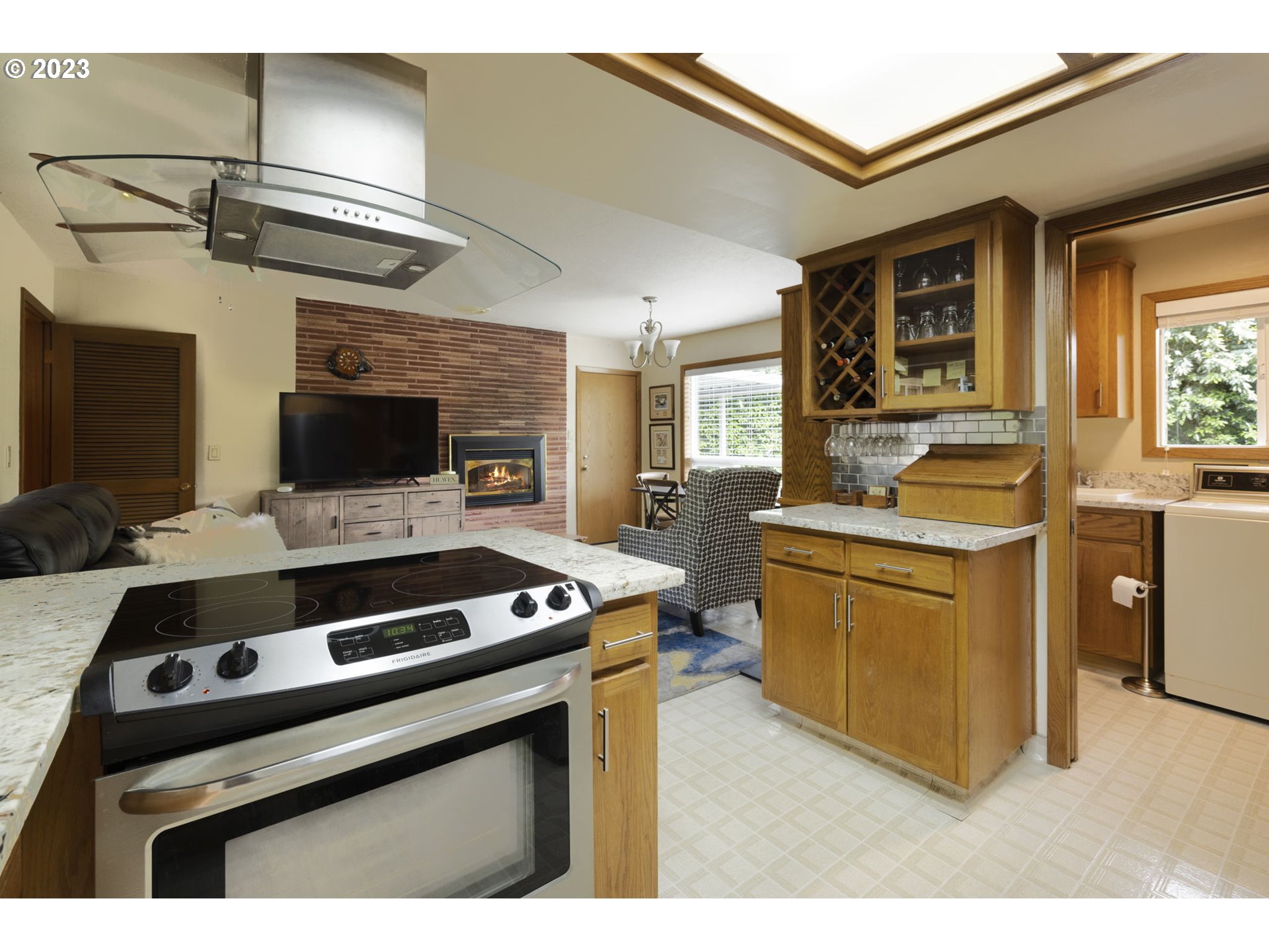 6440 Southwest Alfred Street Portland, OR 97219 - Photo 11 of 30 Kitchen