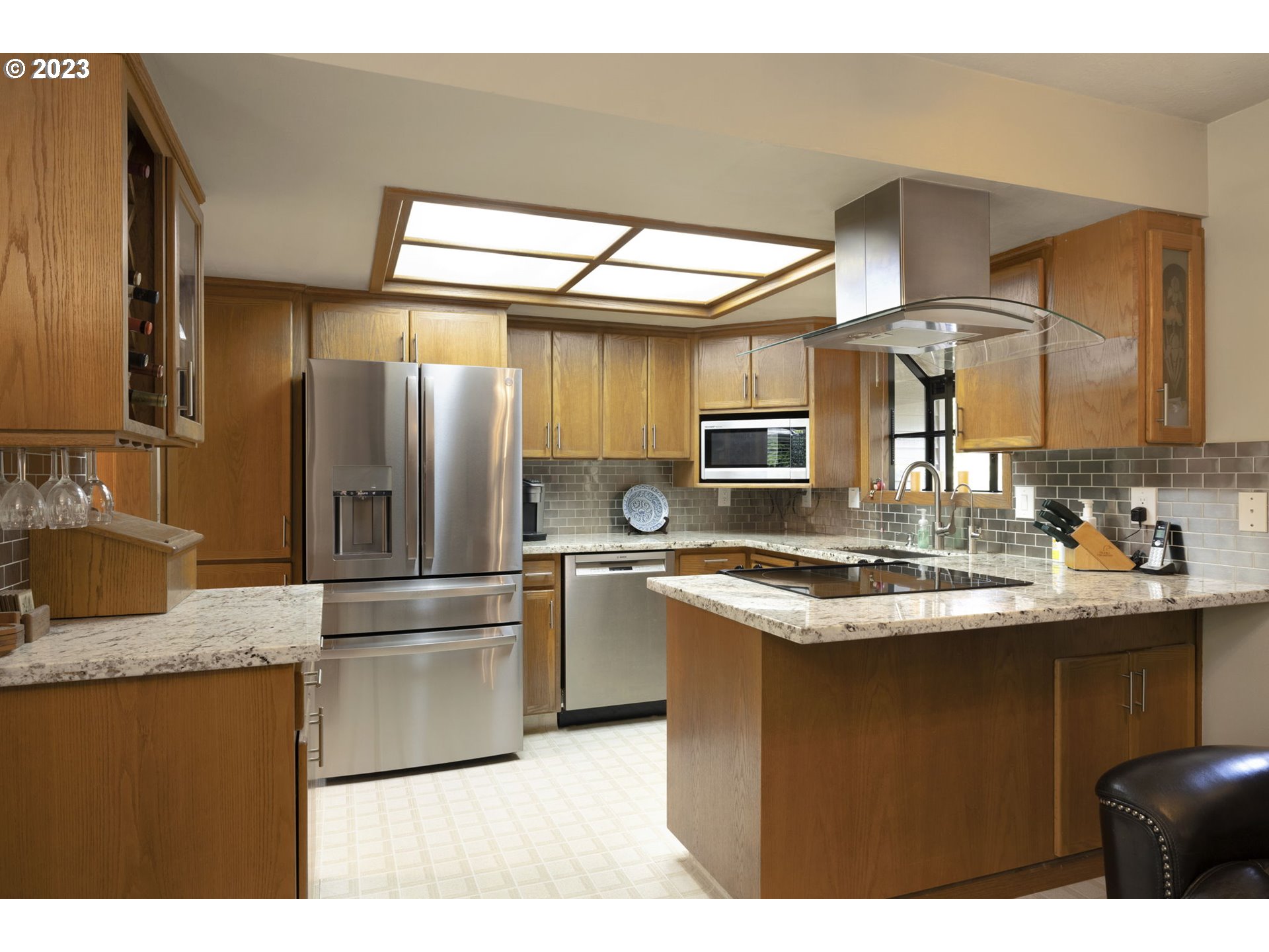 6440 Southwest Alfred Street Portland, OR 97219 - Photo 8 of 30 Kitchen