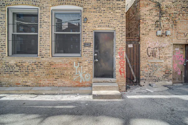 $3,100 | 1225 North Milwaukee Avenue, Unit R, Chicago, IL 60642