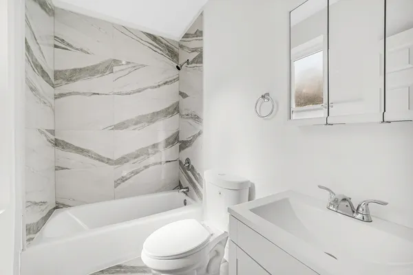 $3,100 | 1225 North Milwaukee Avenue, Unit R, Chicago, IL 60642