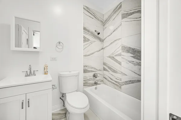 $3,100 | 1225 North Milwaukee Avenue, Unit R, Chicago, IL 60642