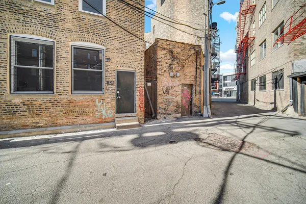 $3,100 | 1225 North Milwaukee Avenue, Unit R, Chicago, IL 60642